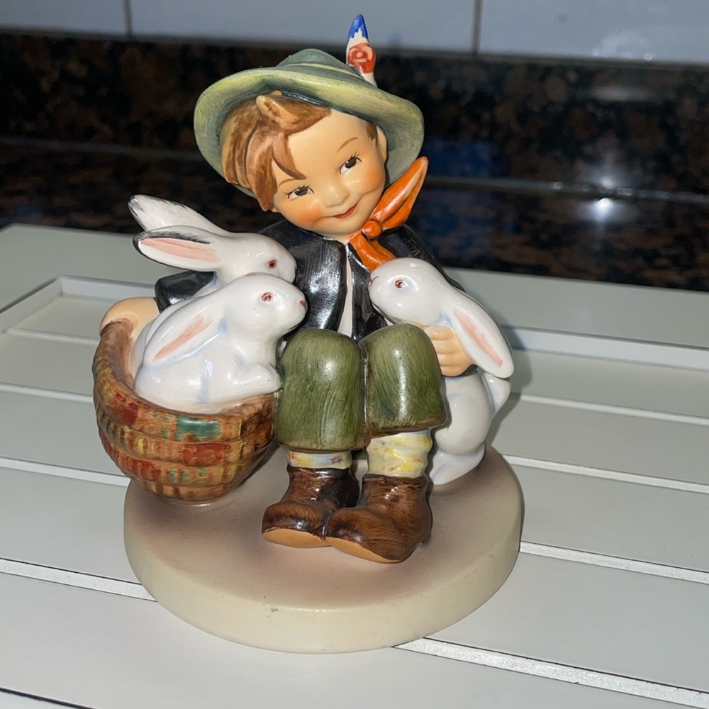 Playmates MJ Hummel/Goebel Boy with Bunnies 1984. #58/I. TMK-6 signed 84
